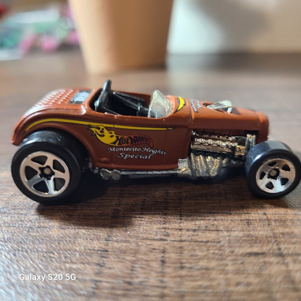 Hot Wheels Montecito Heights Special Roadster Diecast Car 1999 Brown